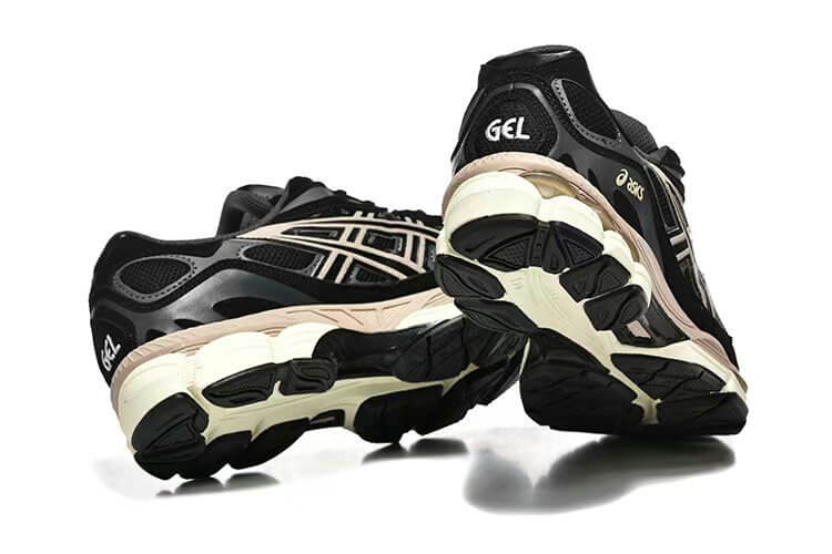 Premièrement :Les baskets Asics  offrent une combinaison parfaite de style et de performance. Leur design élégant et leurs technologies de pointe les rendent idéales pour les coureurs et les amateurs de mode.