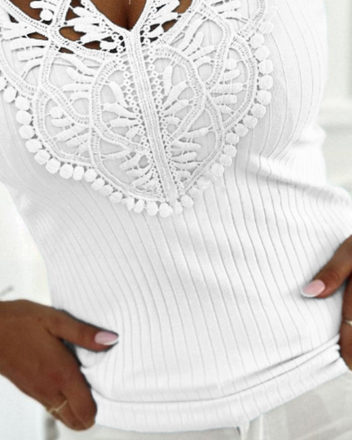 Premièrement : Ce Haut en tricot sans manches à col en V et dentelle contrastante Femme.