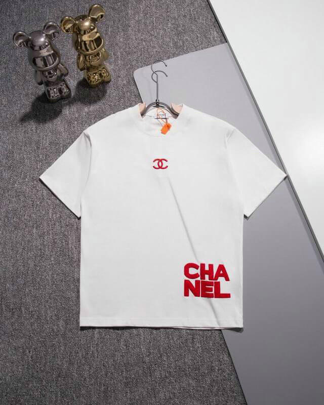 Premièrement : les T shirts Chanel Femme offrent une élégance et un confort inégalés.