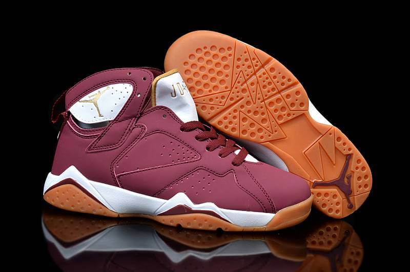 Premièrement, les baskets Air Jordan 7 Femme se distinguent par leur design iconique et leur confort exceptionnel.