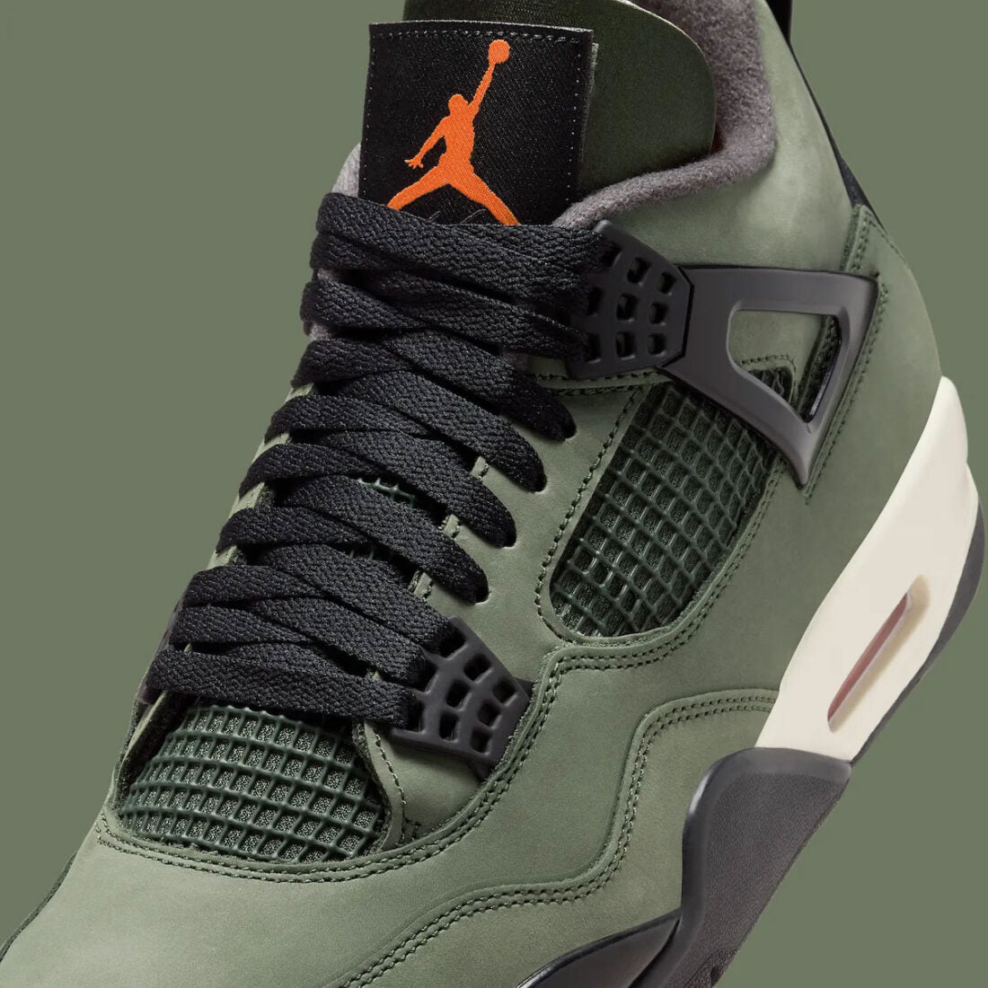 Premièrement : Les baskets Air Jordan 4 Femme se distinguent par leur design iconique et leur capacité à allier style et fonctionnalité