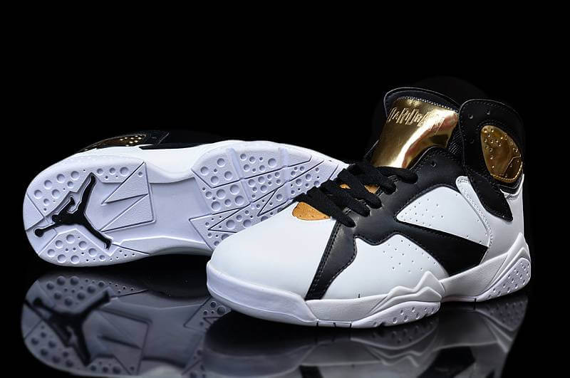 Premièrement, les baskets Air Jordan 7 Femme se distinguent par leur design iconique et leur confort exceptionnel.