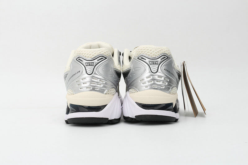 Résultats de l'engagement emblématique de la marque Asics à combiner style et innovation, les sneakers Asics Femme  sont des pièces maîtresses de la mode sportive.