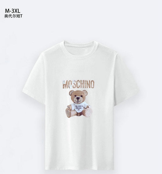 Premièrement : les T-shirts Moschino Femme offrent une élégance et un confort inégalés.