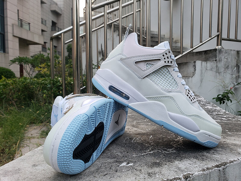 Premièrement : Les baskets Air Jordan 4 Femme se distinguent par leur design iconique et leur capacité à allier style et fonctionnalité.