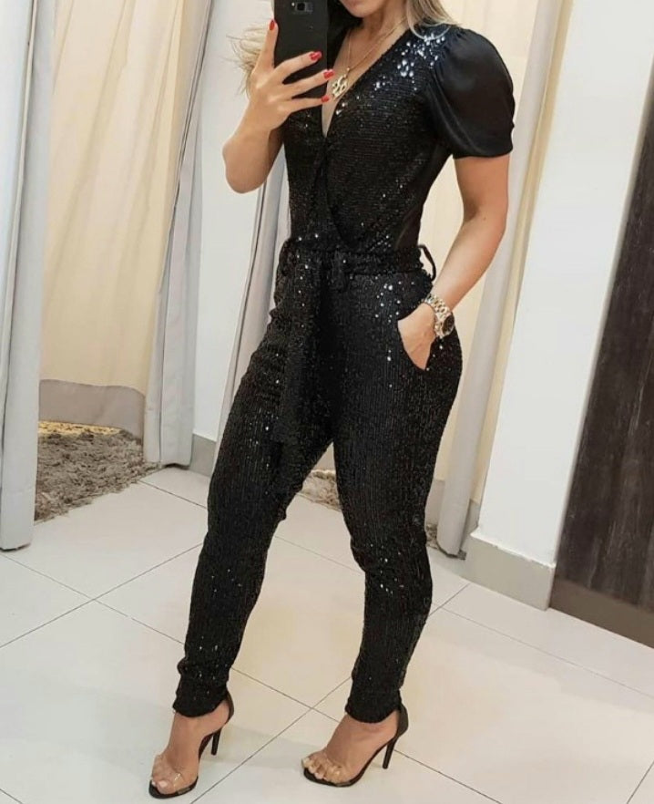 Premièrement : Brillez de mille feux avec cette Combinaison à paillettes plongeante en maille transparente à manches courtes, combinaison sexy et scintillante à coupe ajustée femme.