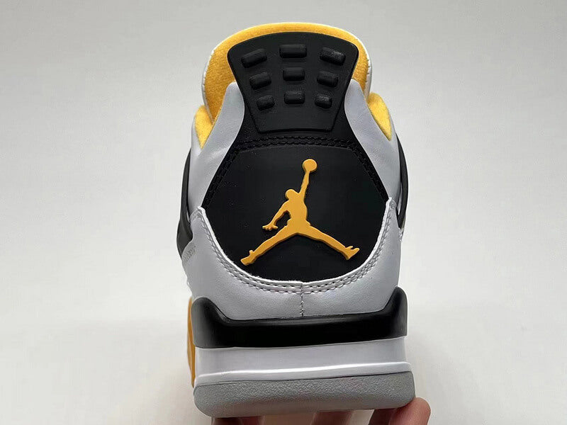 Premièrement : Les baskets Air Jordan 4 Femme se distinguent par leur design iconique et leur capacité à allier style et fonctionnalité.