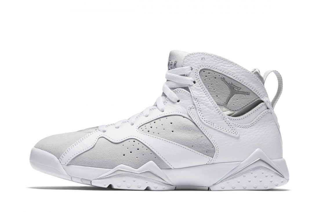 Premièrement, les baskets Air Jordan 7 Femme se distinguent par leur design iconique et leur confort exceptionnel.