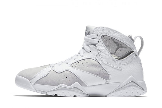 Premièrement, les baskets Air Jordan 7 Femme se distinguent par leur design iconique et leur confort exceptionnel.