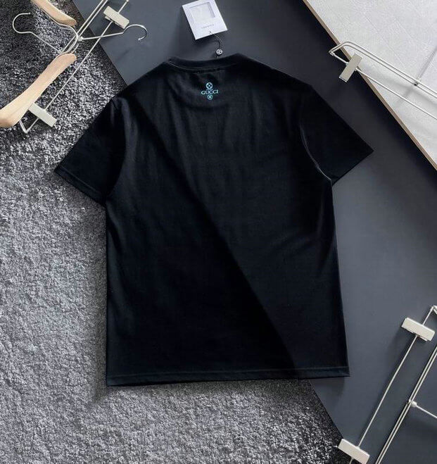 les T-shirts Chanel Femme offrent une élégance et un confort inégalés. Au meilleur prix. Le moins cher design emblématique.