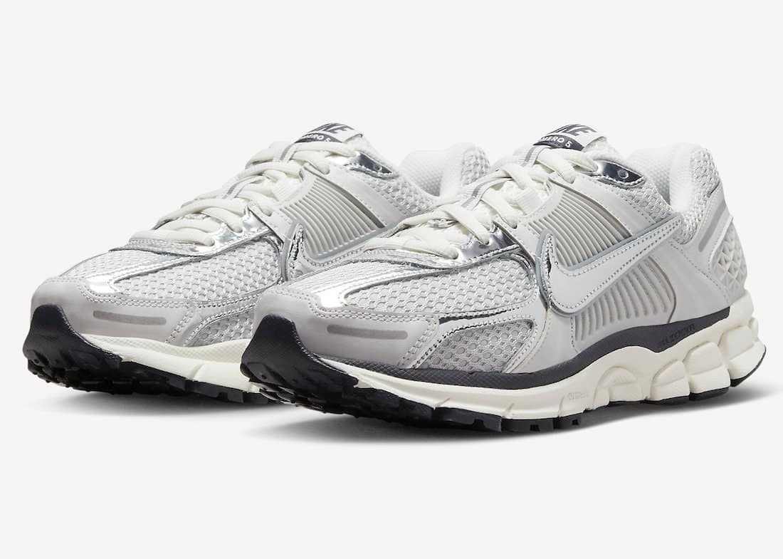Les baskets Nike Zoom Vomero 5 Photon Dust Femme sont le parfait équilibre entre performance avancée et design élégant.