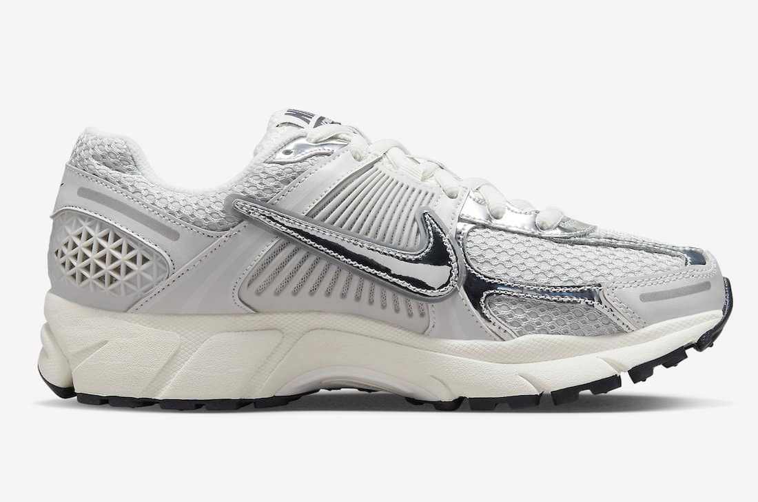 Les baskets Nike Zoom Vomero 5 Photon Dust Femme sont le parfait équilibre entre performance avancée et design élégant.