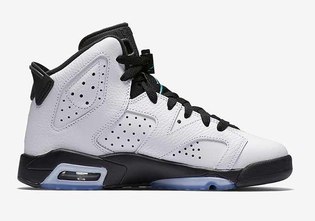 Les  baskets Air Jordan 6 Retro "Pantone" Femme permettent de personnaliser votre style tout en bénéficiant d’un confort supérieur.