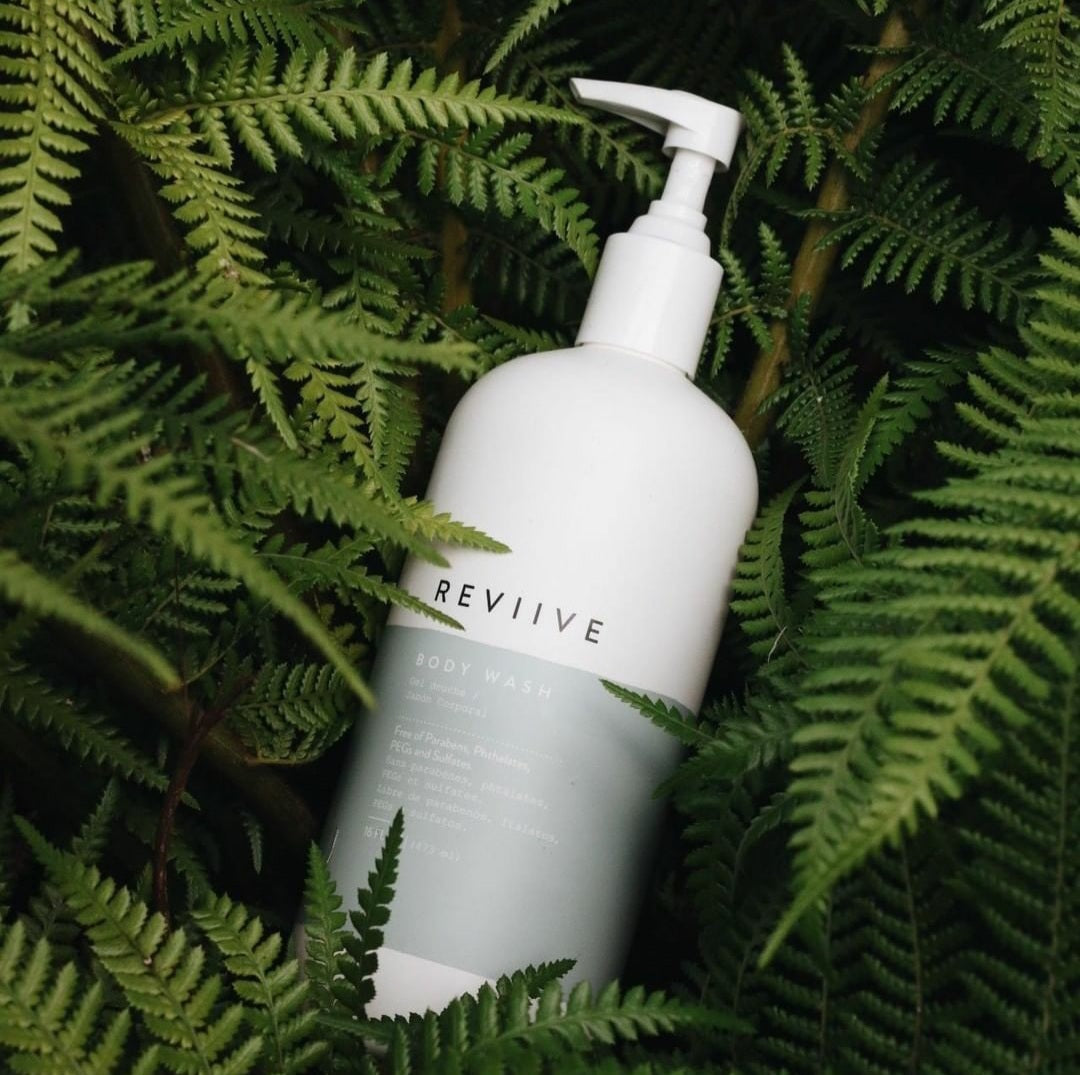 La gamme Reviive Ariix est spécialement formulée pour offrir des soins S.P.A. qui allient pureté, performance et bien-être au quotidien.