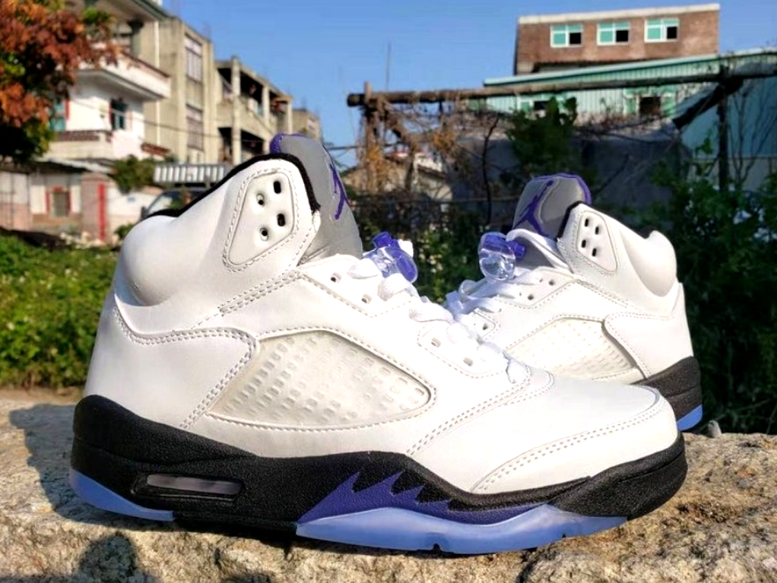 Les baskets Air Jordan 5 offrent un style audacieux et une performance exceptionnelle. leur design unique emblématique. Pas cher. Le moins cher. 