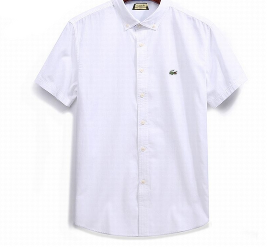 Les polos Lacoste pour homme sont le symbole parfait de l'élégance décontractée, alliant style et confort depuis des générations. Au meilleur prix.