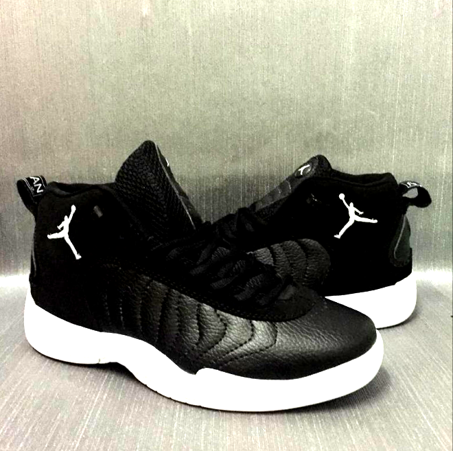 Les baskets Air Jordan 12 offrent un style iconique et une performance exceptionnelle.design distinctif.pas cher.moin Cher.