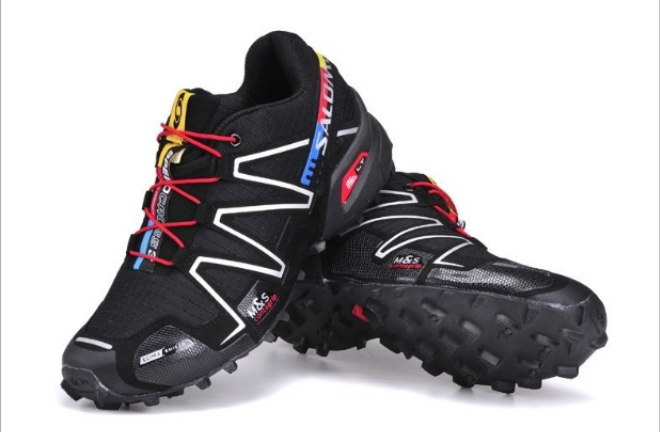 Les baskets Salomon Speed Cross III 1 Femme sont un témoignage de l'engagement de Salomon à combiner style et innovation.