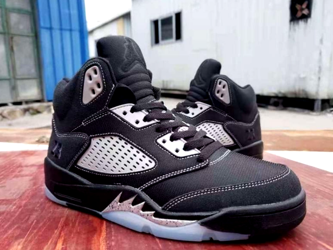 Les baskets Air Jordan 5 offrent un style audacieux et une performance exceptionnelle. leur design unique emblématique. Pas cher. Le moins cher. 