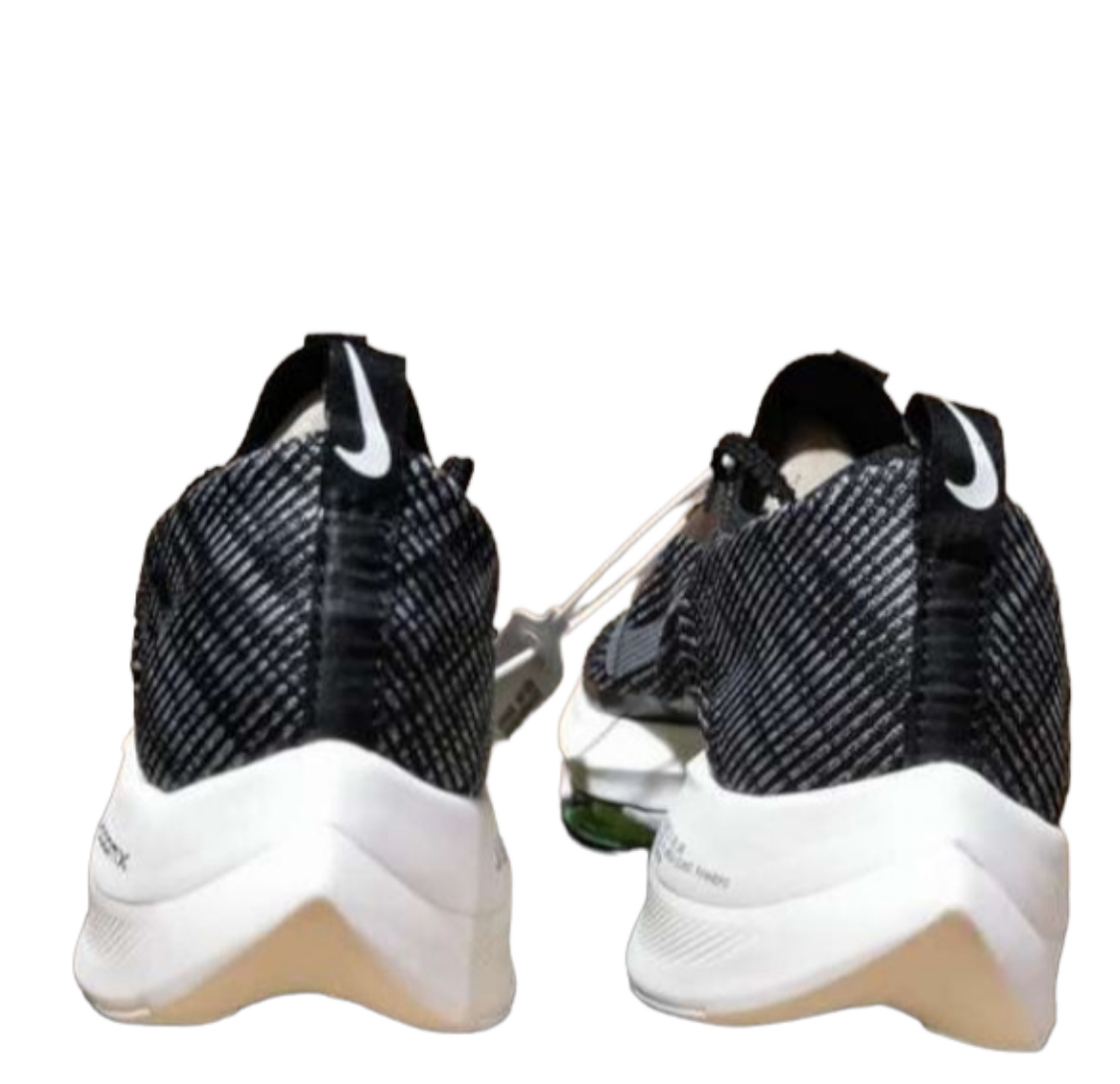Les baskets Nike Air Zoom combinent style et performance, offrant une expérience unique. Leur design élégant. Pas cher. Le moins Cher.