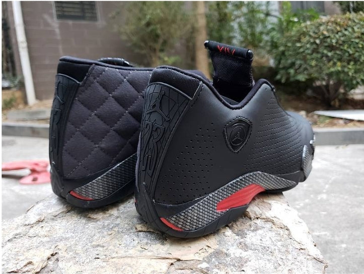 Les baskets Air Jordan 14 offrent un style emblématique et une performance exceptionnelle.

 design distinctif. Pas cher. Moins cher.