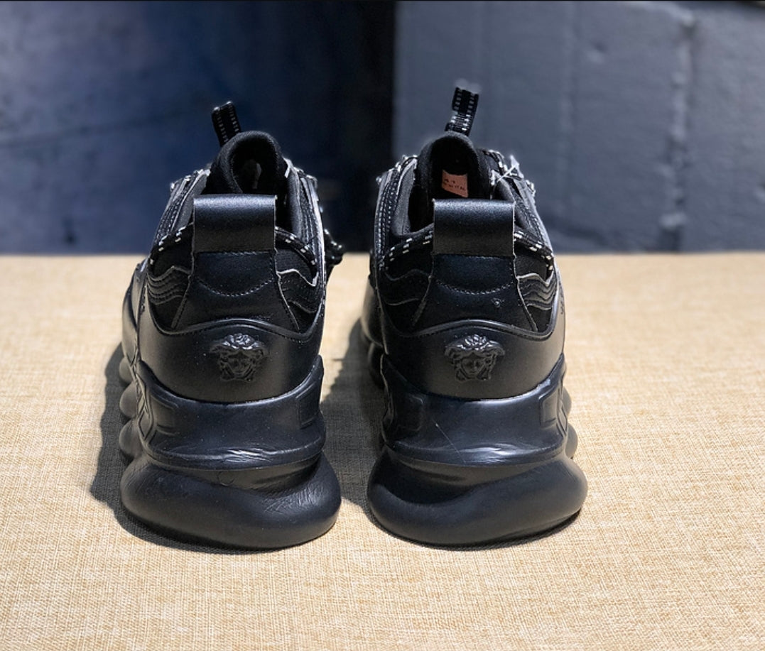 Les baskets sneakers Versace incarnent un style emblématique et un luxe italien.

 leur design audacieux.pas cher. Le moins cher.