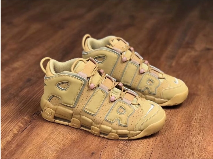 Les baskets Nike Air Uptempo combinent style audacieux et innovation. Leur design emblématique et leurs lettres surdimensionnées . Pas cher. Le moins cher.