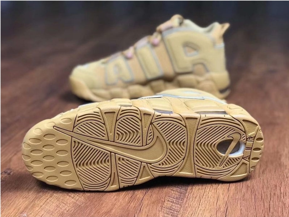 Les baskets Nike Air Uptempo combinent style audacieux et innovation. Leur design emblématique et leurs lettres surdimensionnées . Pas cher. Le moins cher.