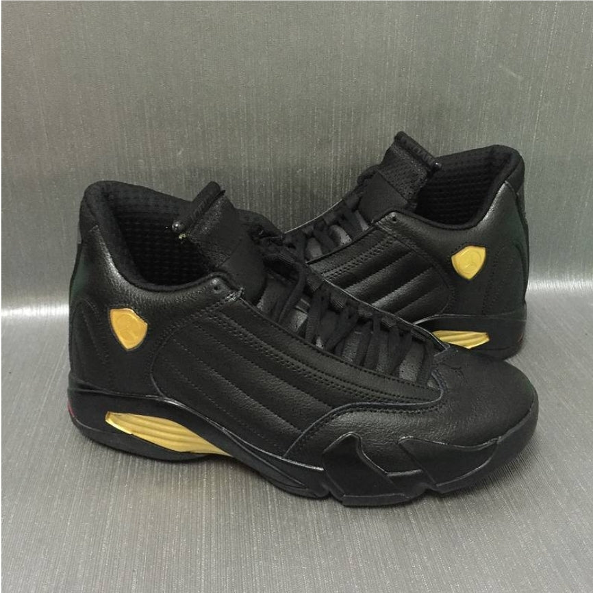 Les baskets Air Jordan 14 offrent un style emblématique et une performance exceptionnelle.

 design distinctif. Pas cher. Moins cher.