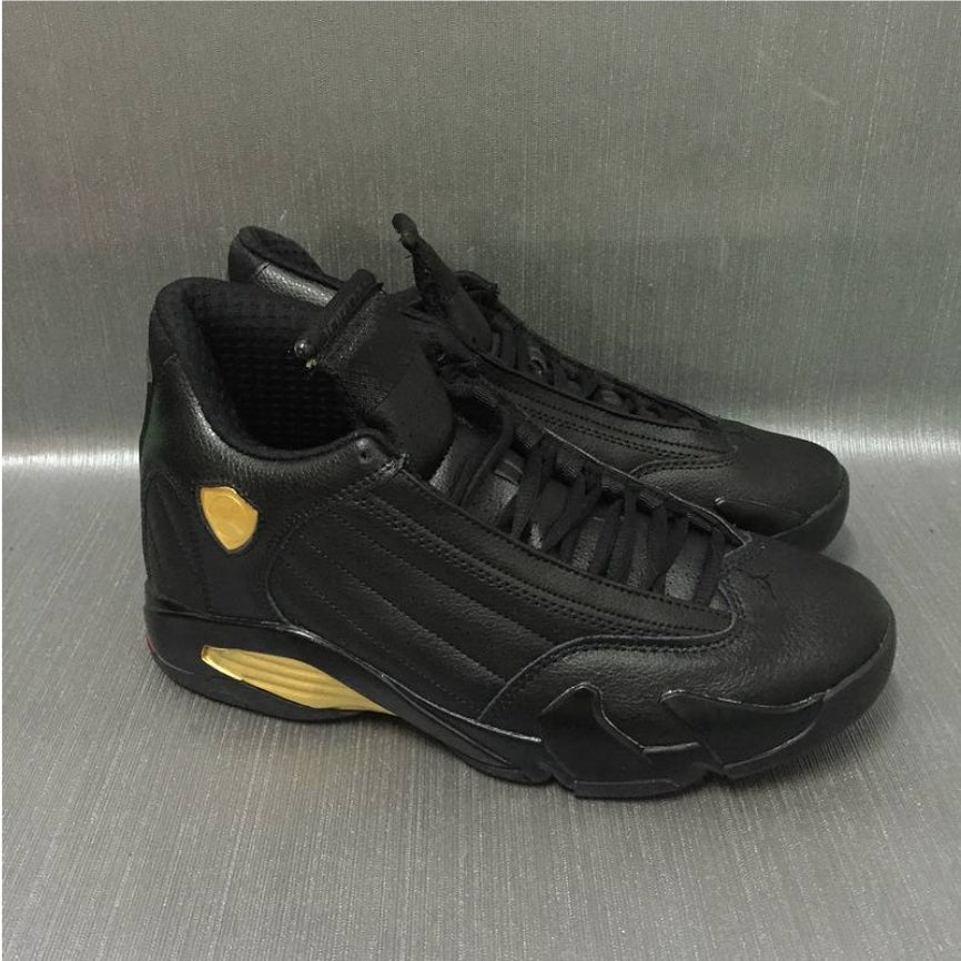 Les baskets Air Jordan 14 offrent un style emblématique et une performance exceptionnelle.

 design distinctif. Pas cher. Moins cher.