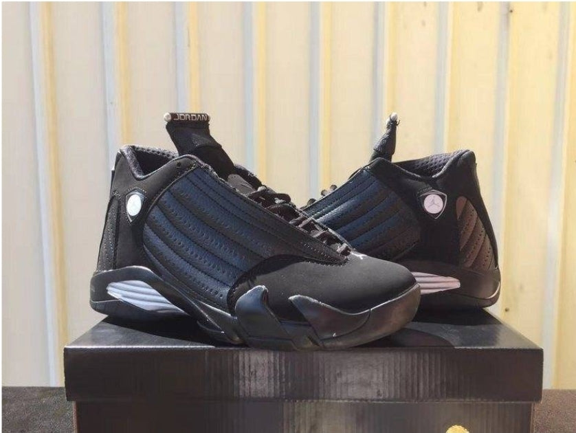 Les baskets Air Jordan 14 offrent un style emblématique et une performance exceptionnelle.

 design distinctif. Pas cher. Moins cher.