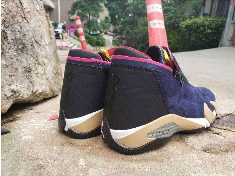 Les baskets Air Jordan 14 offrent un style emblématique et une performance exceptionnelle.

 design distinctif. Pas cher. Moins cher.