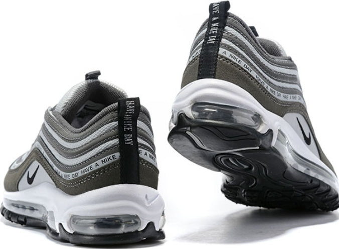 Les baskets Nike Air Max 97 sont synonymes de style emblématique et de confort absolu. Leur design ondulé distinctif.pas cher. Le moins cher. 