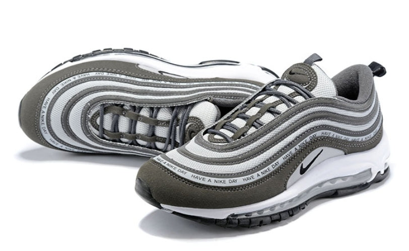 Les baskets Nike Air Max 97 sont synonymes de style emblématique et de confort absolu. Leur design ondulé distinctif.pas cher. Le moins cher. 