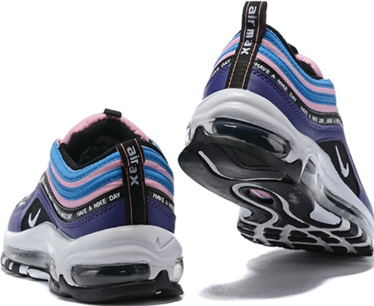 Les baskets Nike Air Max 97 sont synonymes de style emblématique et de confort absolu. Leur design ondulé distinctif.pas cher. Le moins cher. 