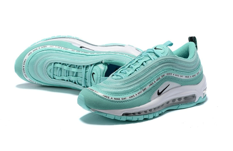 Les baskets Nike Air Max 97 sont synonymes de style emblématique et de confort absolu. Leur design ondulé distinctif.pas cher. Le moins cher. 