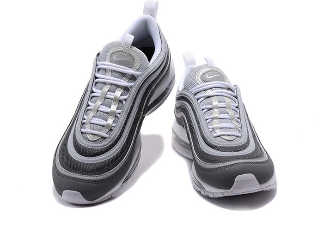 Les baskets Nike Air Max 97 sont synonymes de style emblématique et de confort absolu. Leur design ondulé distinctif.pas cher. Le moins cher. 