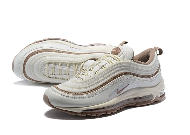 Les baskets Nike Air Max 97 sont synonymes de style emblématique et de confort absolu. Leur design ondulé distinctif.pas cher. Le moins cher. 