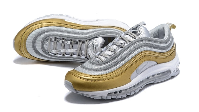 Les baskets Nike Air Max 97 sont synonymes de style emblématique et de confort absolu. Leur design ondulé distinctif.pas cher. Le moins cher. 