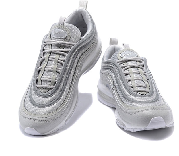 Les baskets Nike Air Max 97 sont synonymes de style emblématique et de confort absolu. Leur design ondulé distinctif.pas cher. Le moins cher. 