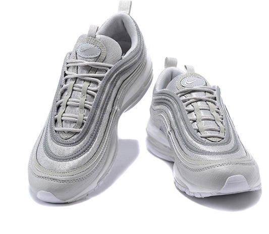 Les baskets Nike Air Max 97 sont synonymes de style emblématique et de confort absolu. Leur design ondulé distinctif.pas cher. Le moins cher. 