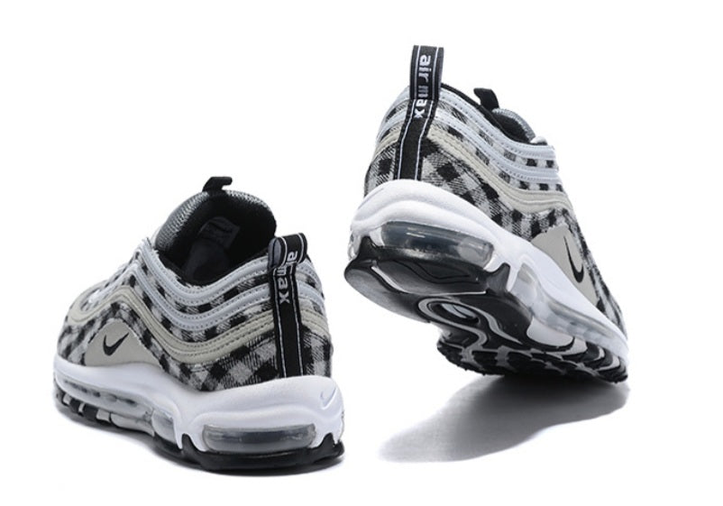 Les baskets Nike Air Max 97 sont synonymes de style emblématique et de confort absolu. Leur design ondulé distinctif.pas cher. Le moins cher. 