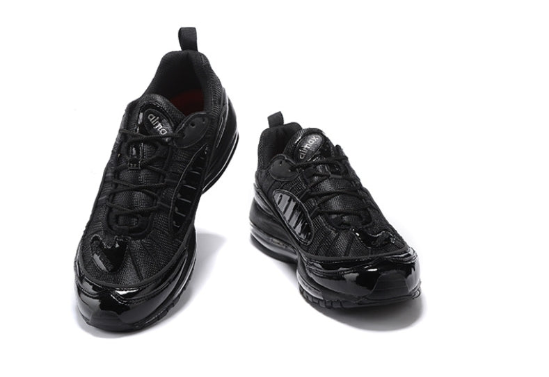Les baskets Nike Air Max 98 allient style intemporel et confort moderne. Leur design distinctif et les matériaux de haute qualité.pas cher. Le moins cher.