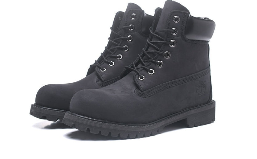 Les baskets Botte Timberland   intemporel et robustesse.  design qualité supérieure les rendent indispensables  aventuriers.pas cher. Le moins cher.