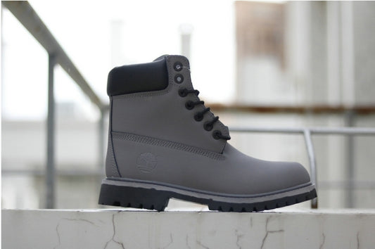 Les baskets Botte Timberland   intemporel et robustesse.  design qualité supérieure les rendent indispensables  aventuriers.pas cher. Le moins cher.