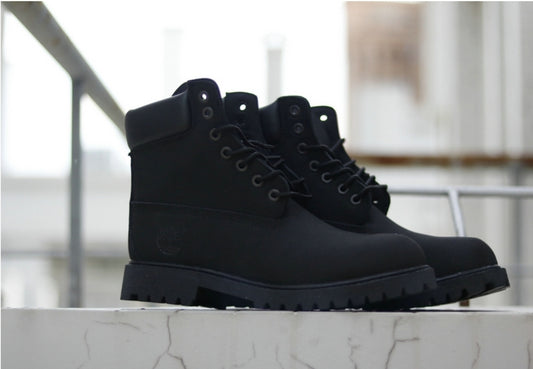 Les baskets Botte Timberland   intemporel et robustesse.  design qualité supérieure les rendent indispensables  aventuriers.pas cher. Le moins cher.