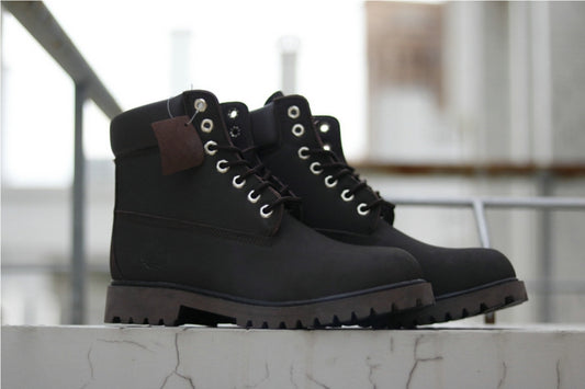 Les baskets Botte Timberland   intemporel et robustesse.  design qualité supérieure les rendent indispensables  aventuriers.pas cher. Le moins cher.