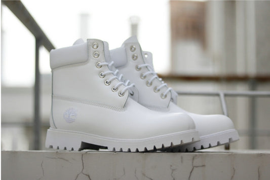 Les baskets Botte Timberland   intemporel et robustesse.  design qualité supérieure les rendent indispensables  aventuriers.pas cher. Le moins cher.