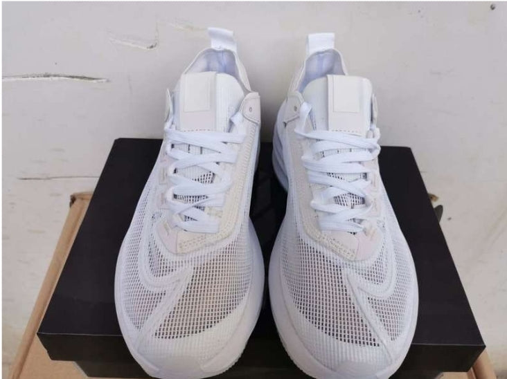 Les baskets Nike Air Zoom combinent style et performance, offrant une expérience unique. Leur design élégant. Pas cher. Le moins Cher.