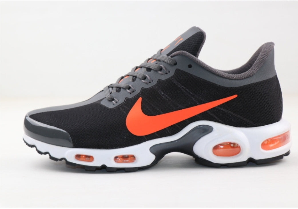 Les baskets Nike Zoom TN incarnent un style dynamique et une performance inégalée.

Par ailleurs, leur design distinctif et leur utilisation.